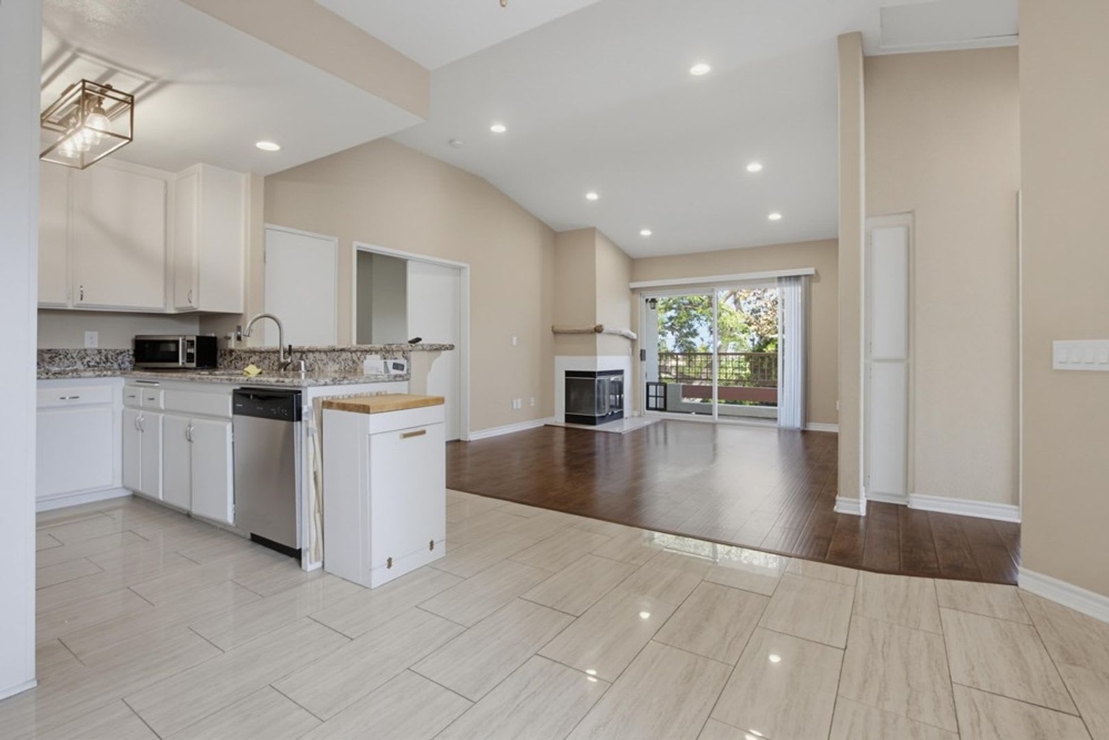 3 Bedroom Oceanside Condo Near The Beach – photo 5