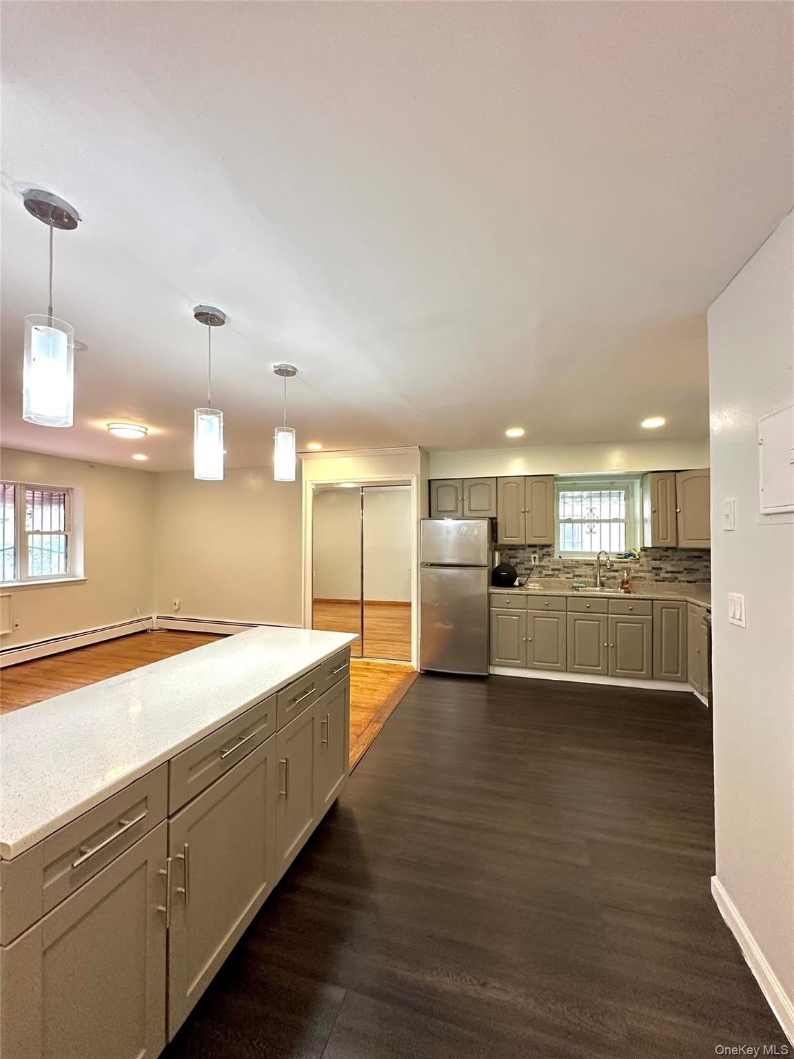 2190 De Reimer Avenue – photo 1