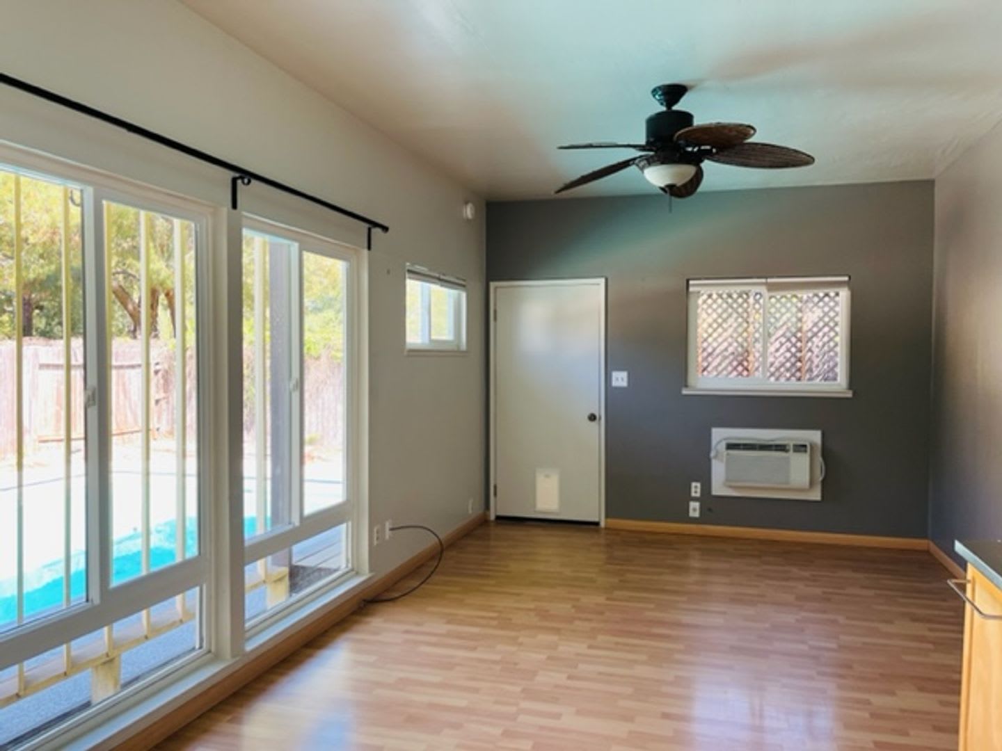 Adorable Studio In Upper Land Park – photo 3