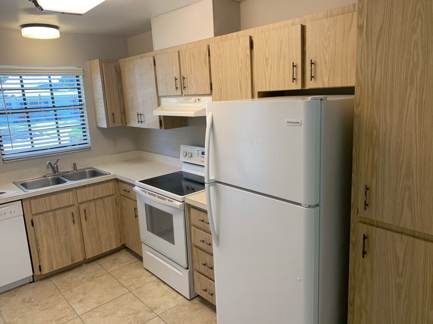 Eustis 2 Bed, 2 Bath Condo – photo 2