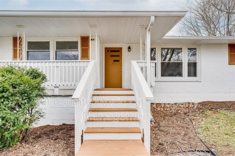 209 Rhine Dr – photo 2
