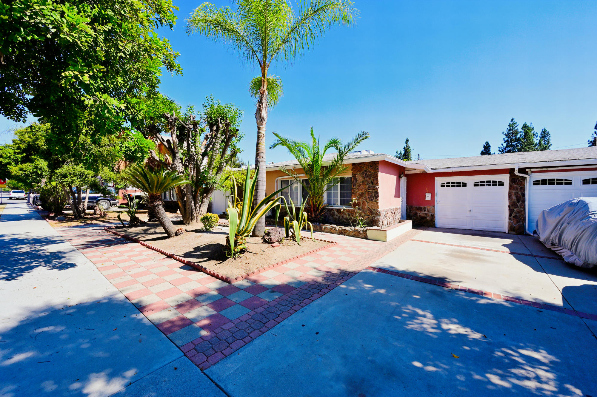 324 E Olive Ave – photo 1