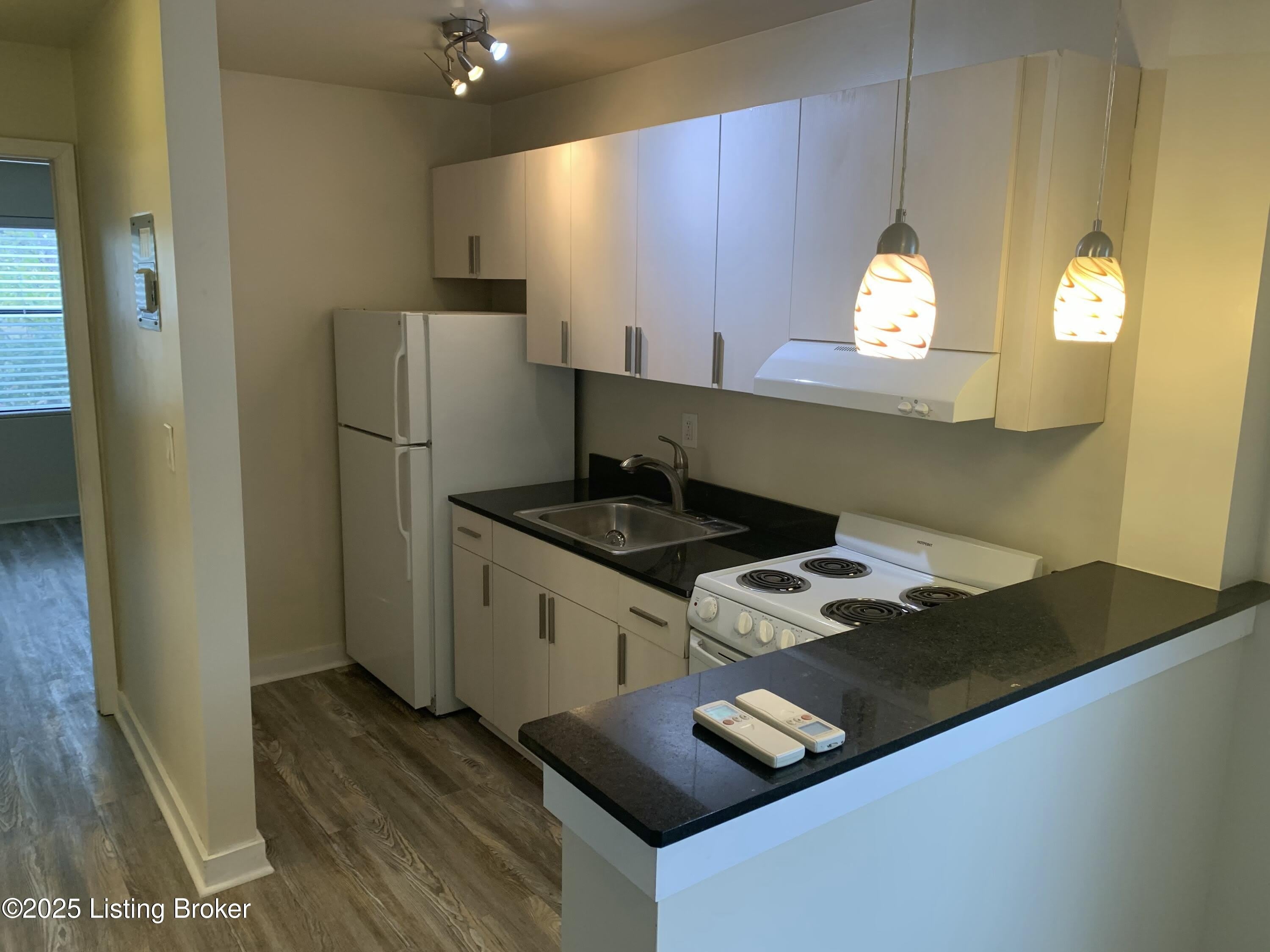 1917 Frankfort Ave – photo 1