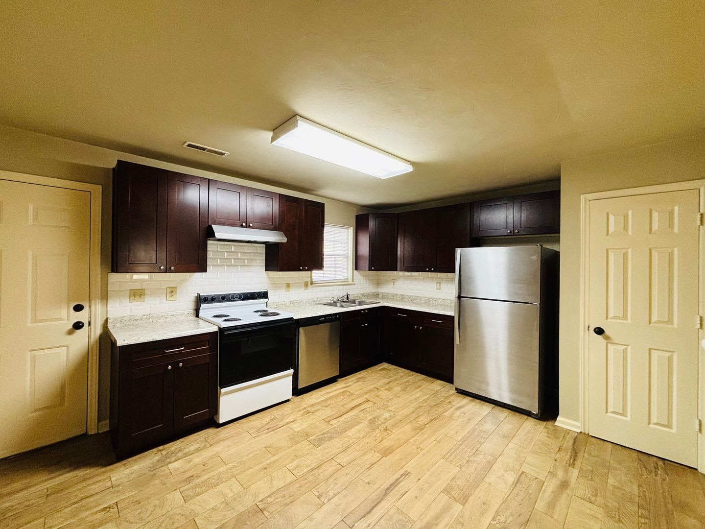 4 Bedroom 2.5 Bath Townhouse – photo 4