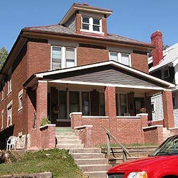 4 Bedroom North Campus Newly Remodeled House with 2 Decks and Patio – photo 4
