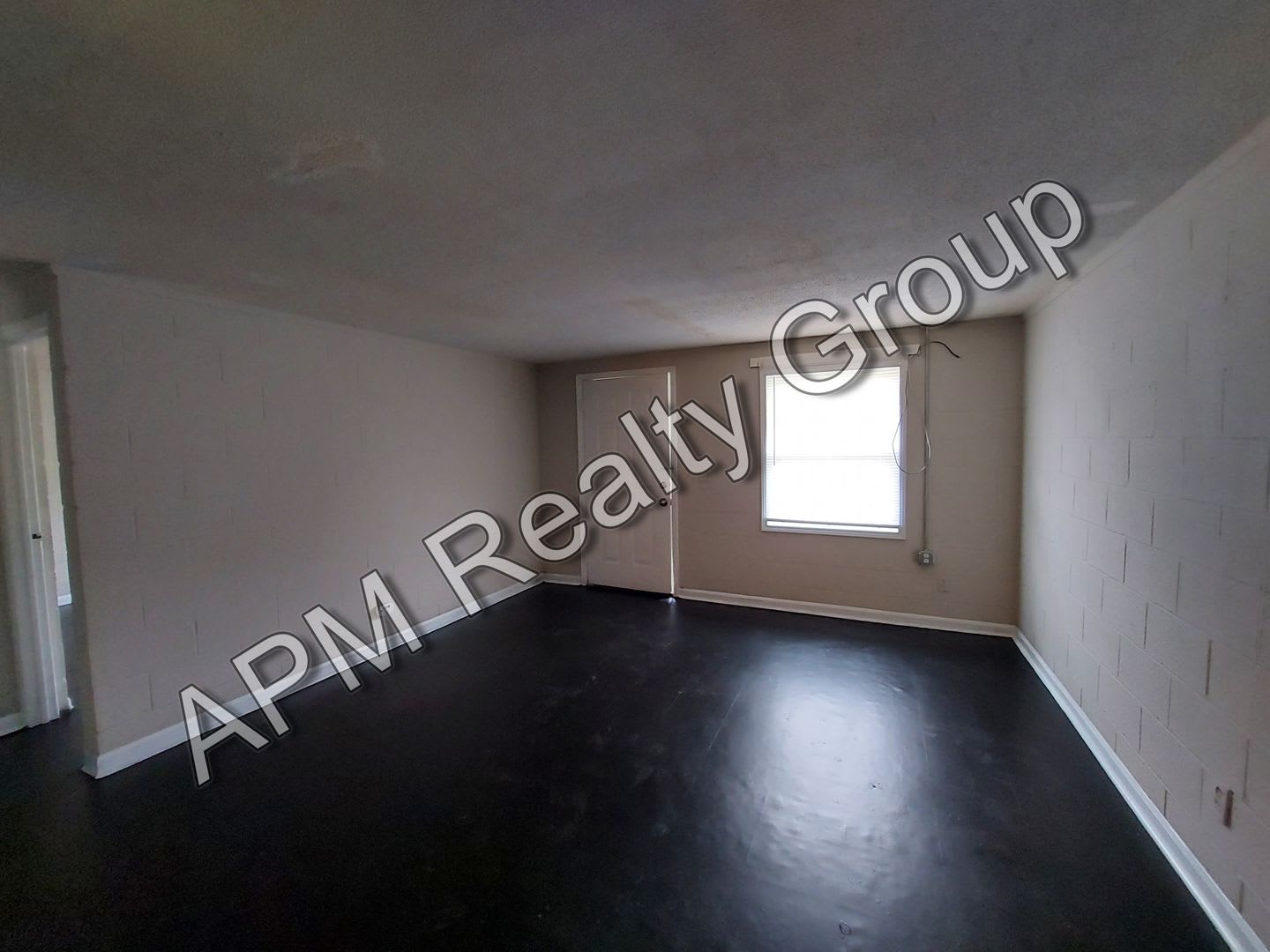 Renovated Two Bedroom Near Harden Street 50 Off First Month S Rent – photo 3