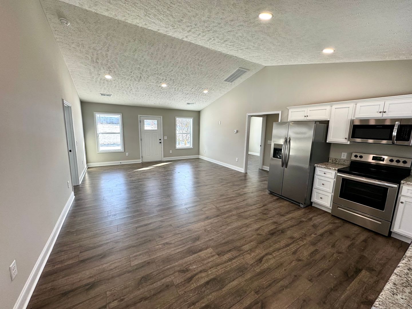 Spacious Duplex with Fence-In Back Yard.... – photo 5