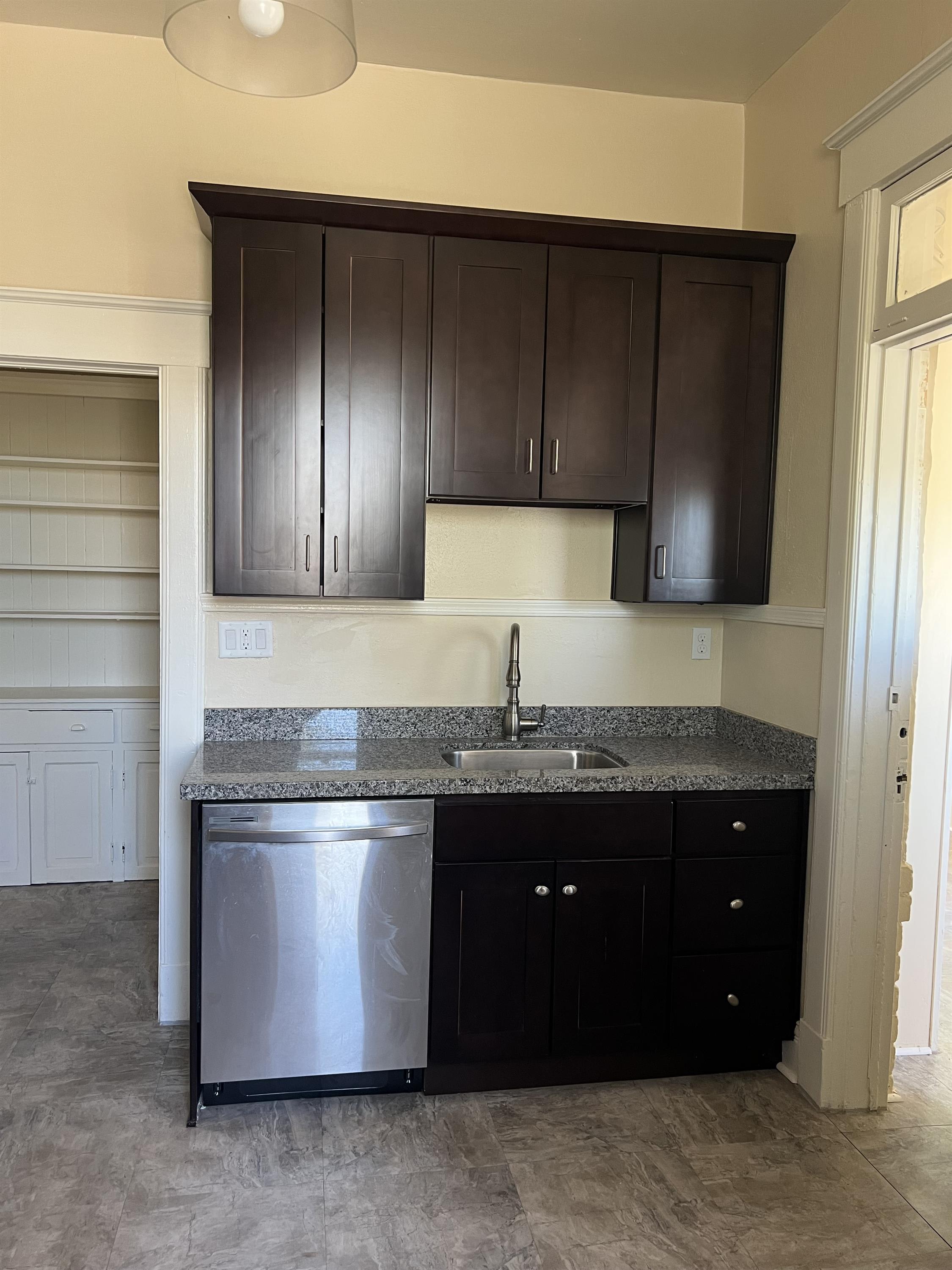 704 East University Boulevard – photo 5