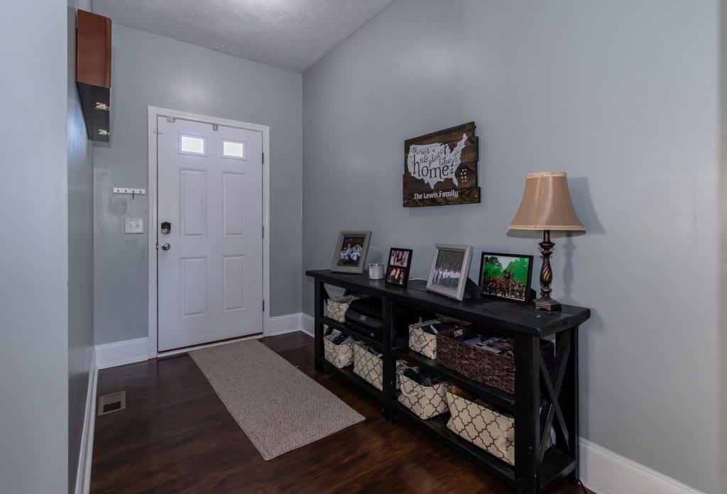121 Lightwater Drive – photo 2
