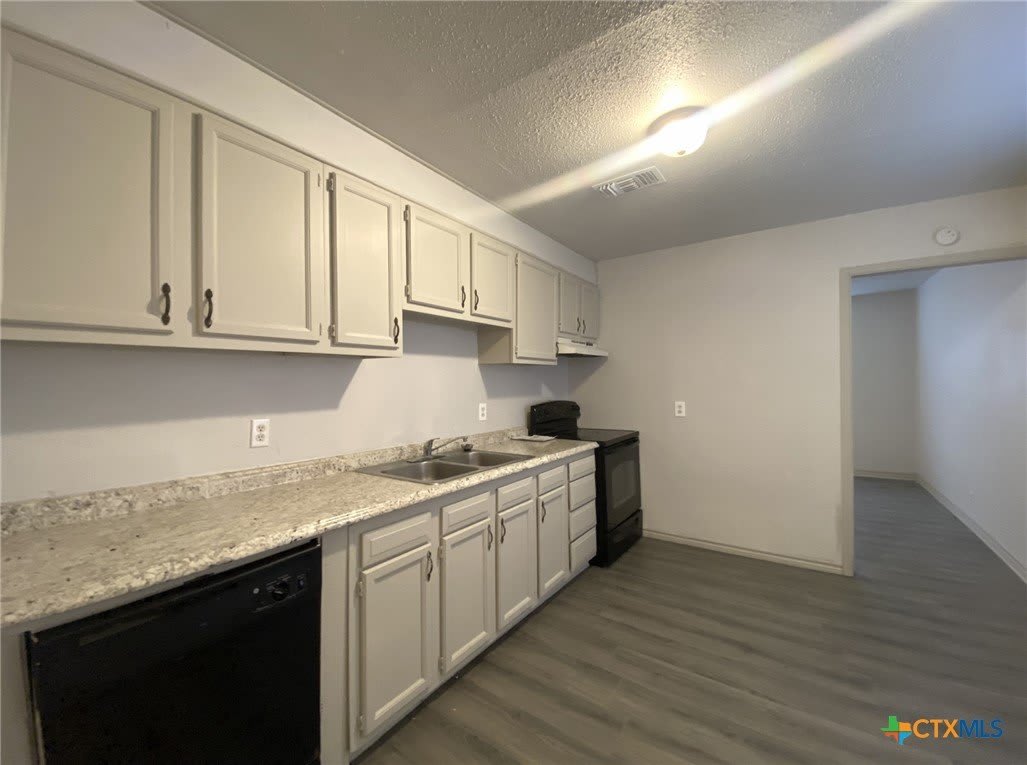 902 S 4th Street – photo 5