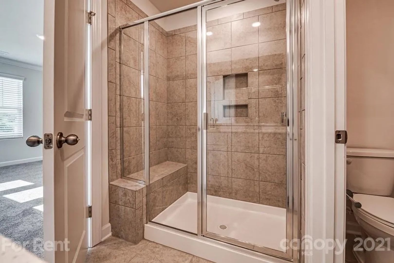Room in 4 Bedroom Home at Tears Ln – photo 3