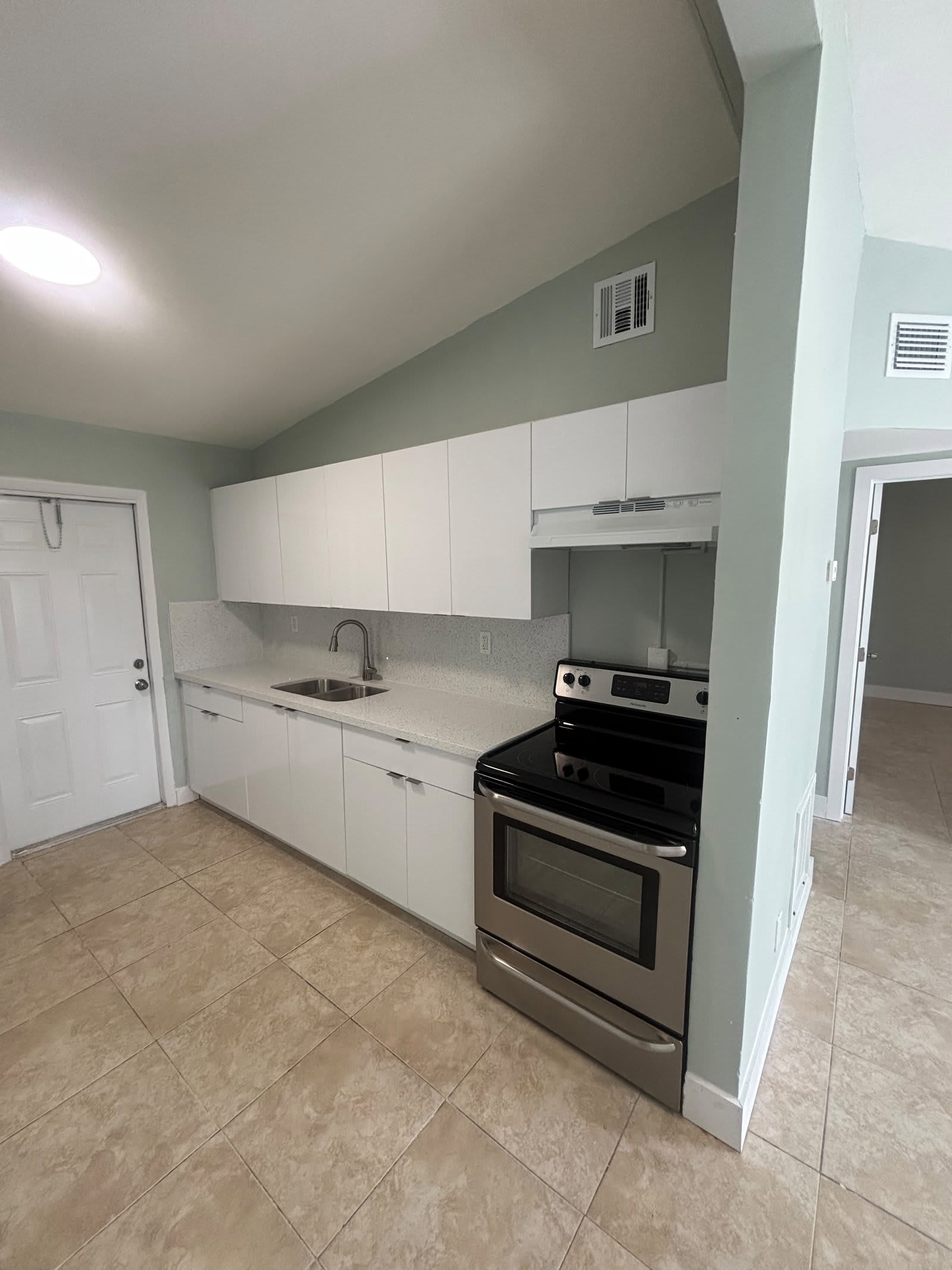 2911 Northwest 11th Place – photo 5