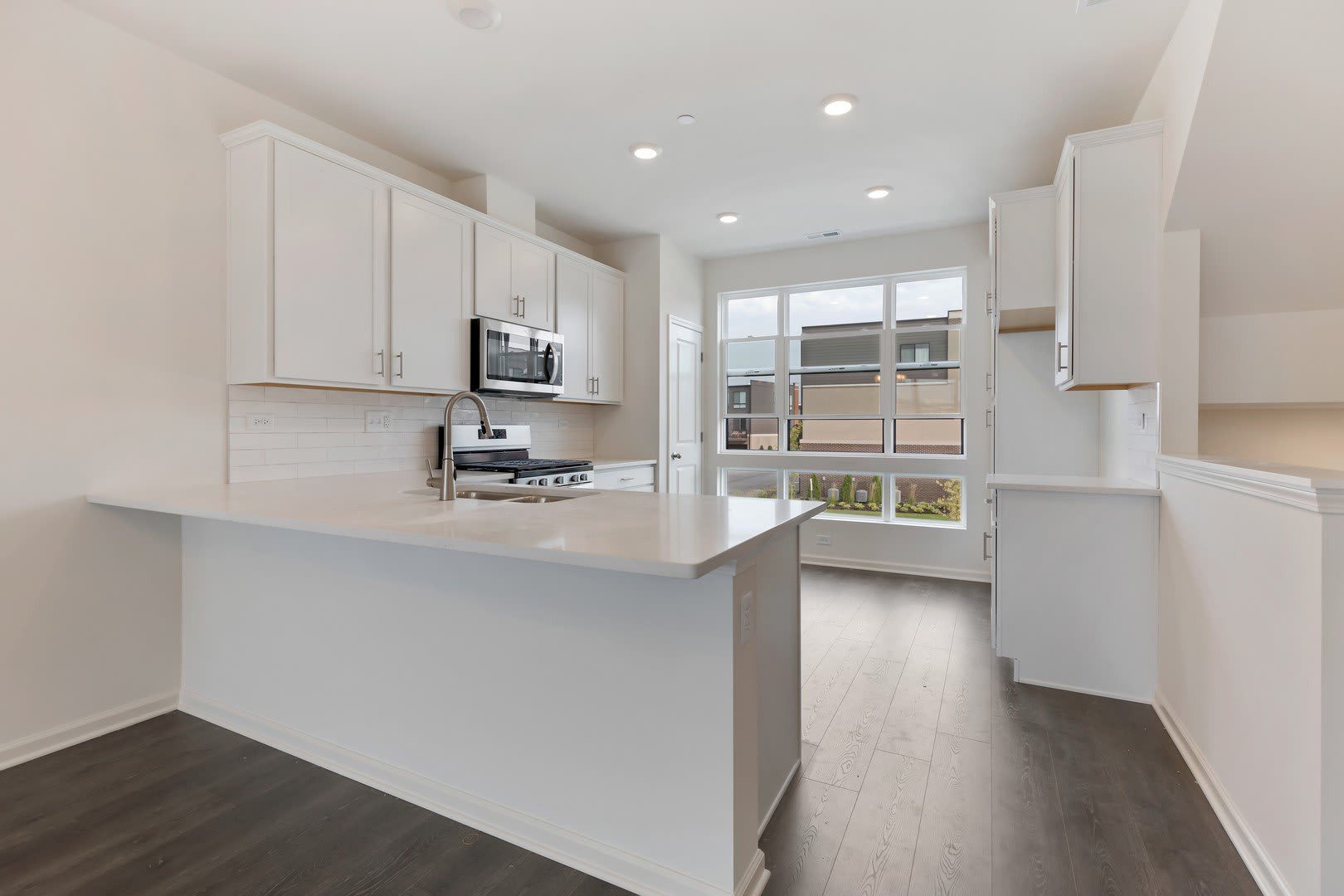 1289 Lakepointe Drive – photo 2