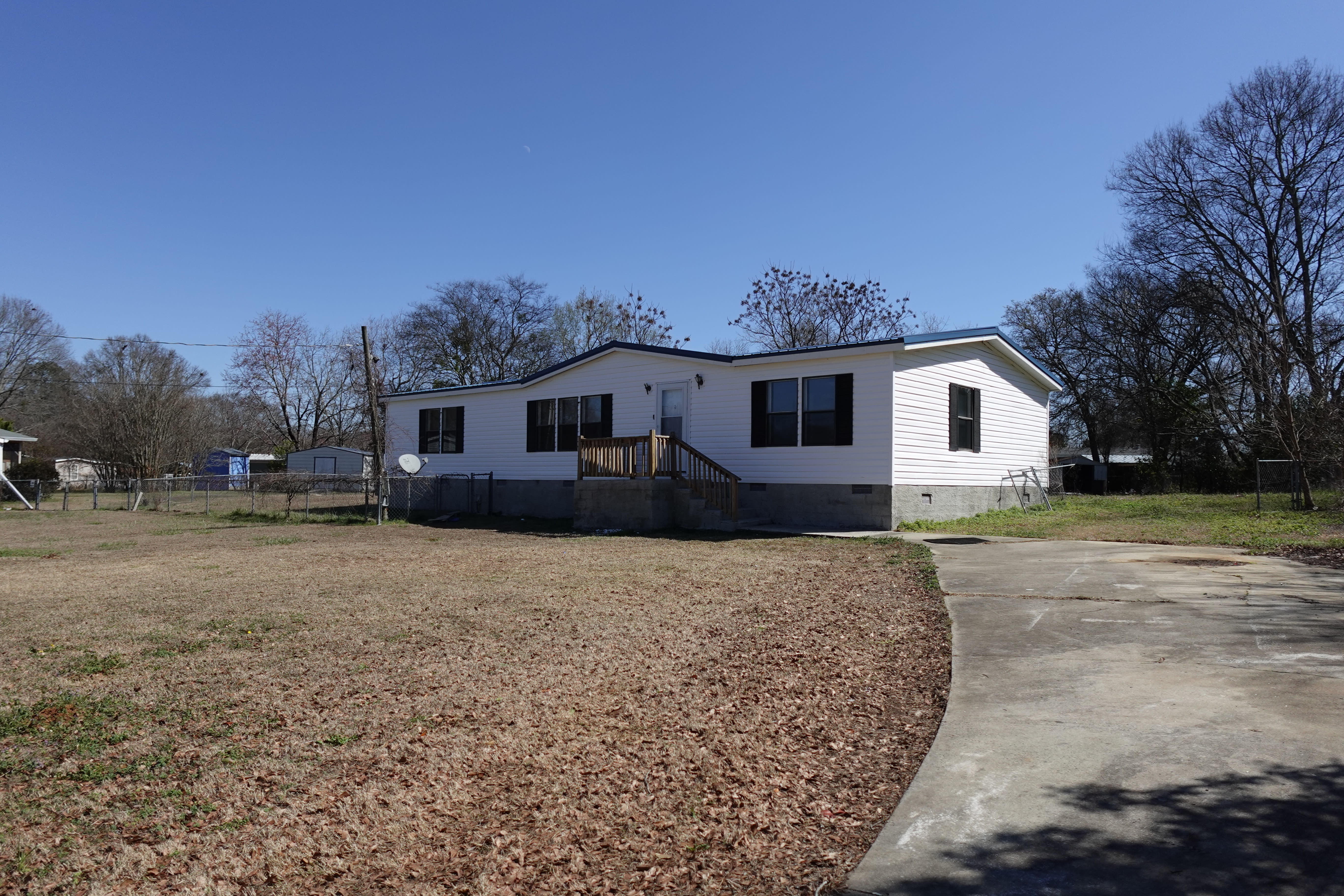 210 Surrey Dr – photo 2