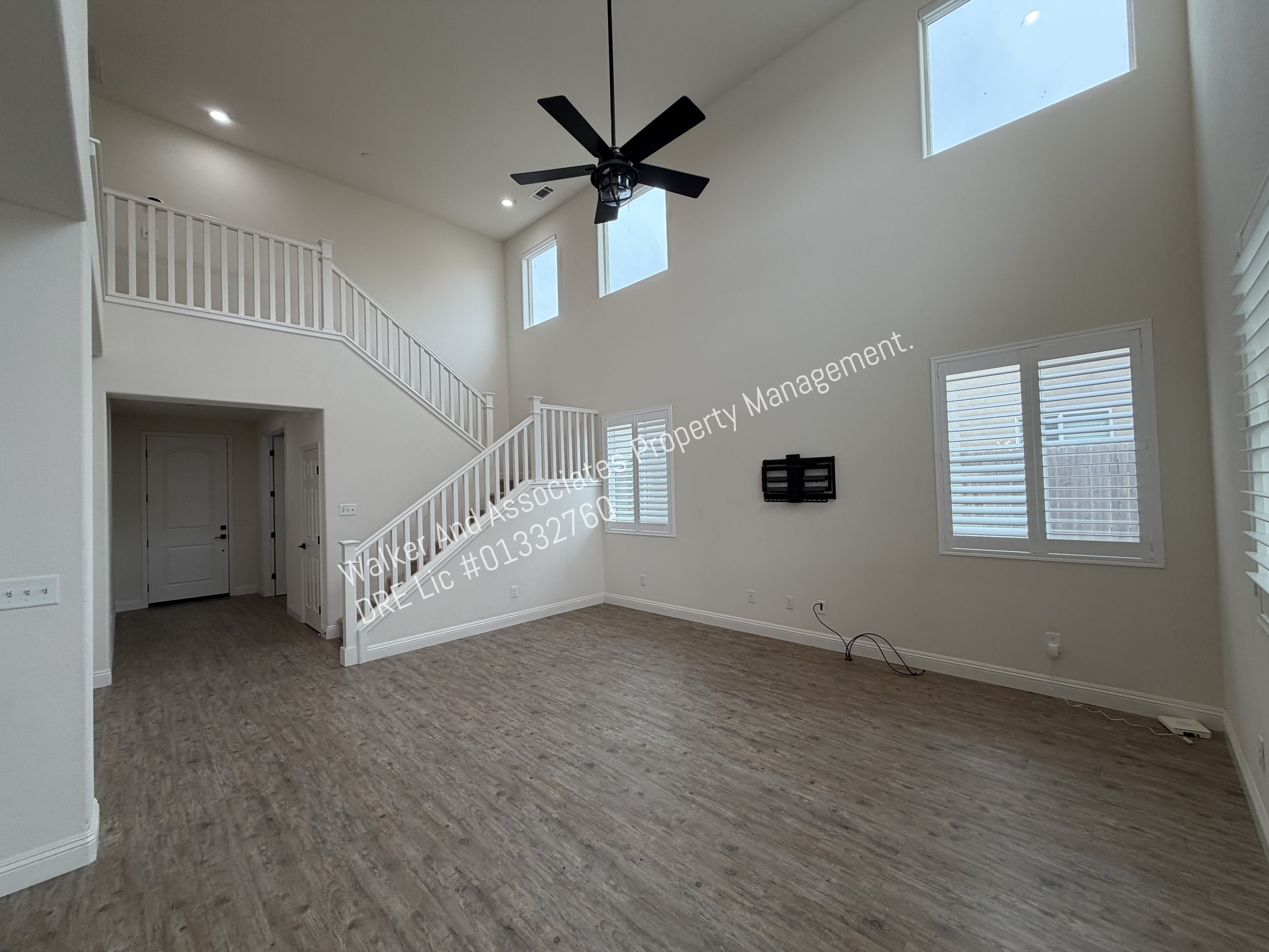327 Las Flores Drive – photo 2