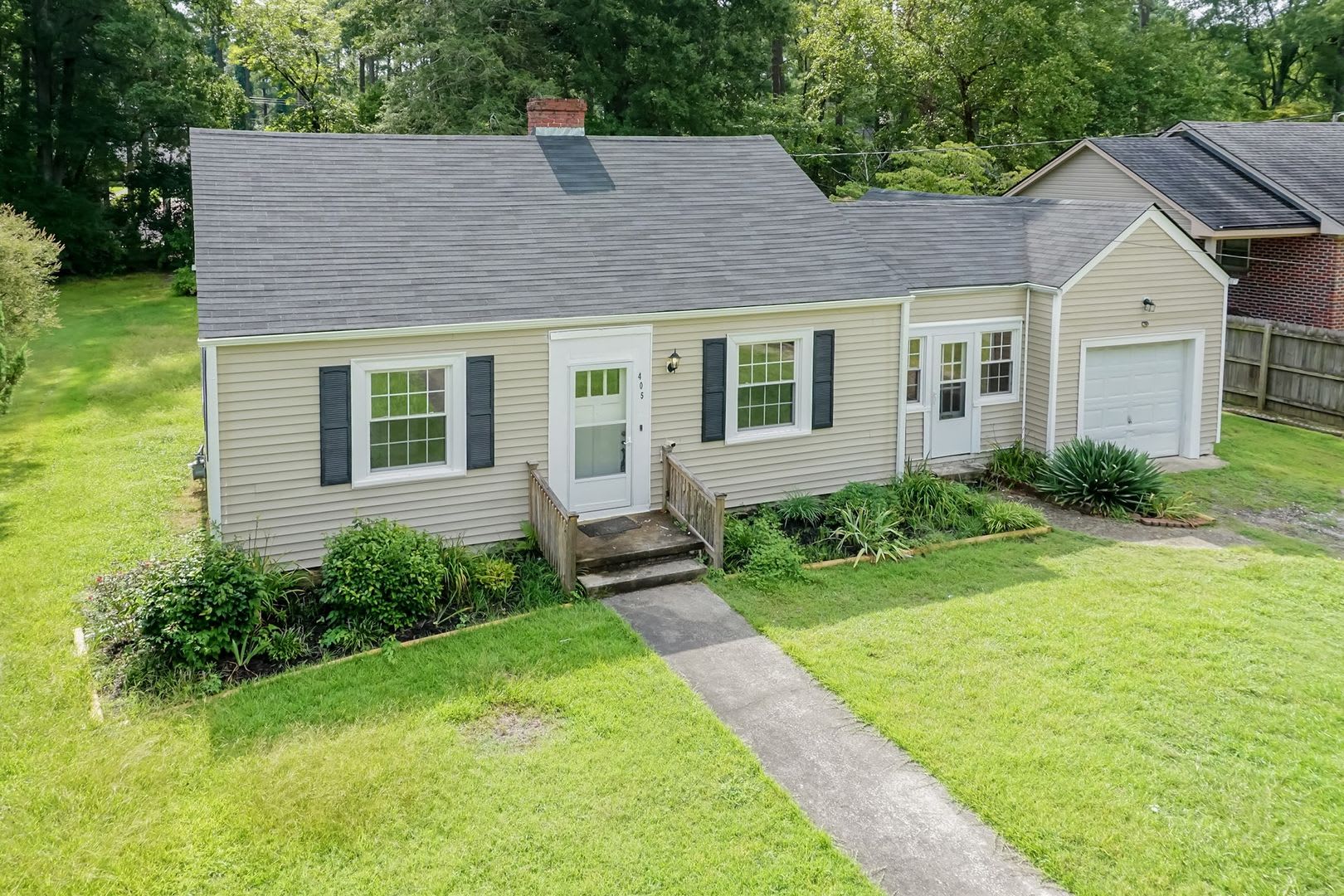 Two Bedroom, One Bath Single Family Home! – photo 2