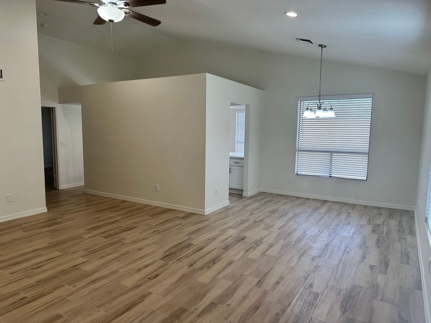 3 Bedroom 2 Bath Remodeled Single Family Home Mountain Park Ranch – photo 3
