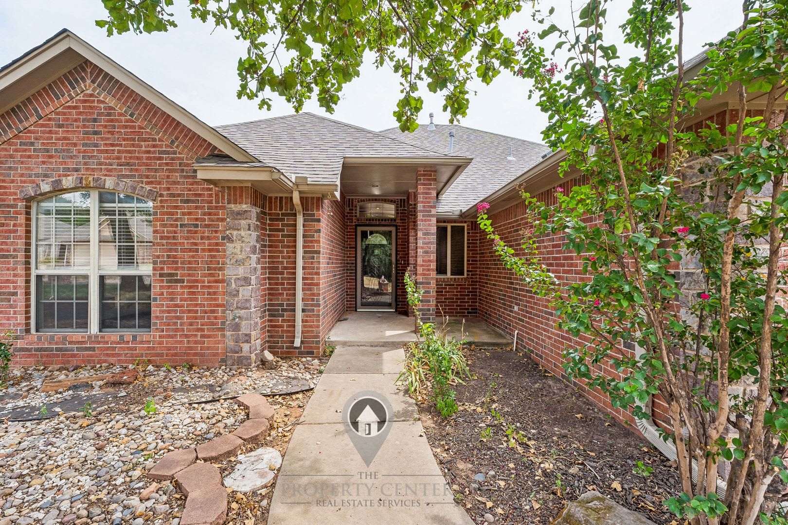 Room To Live Relax Entertain 4 Bedroom Edmond Home – photo 4