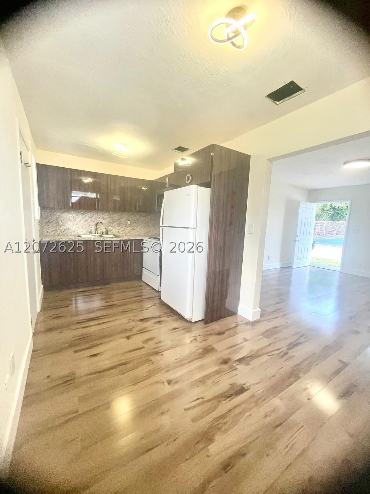 15350 NE 14th Ct – photo 4