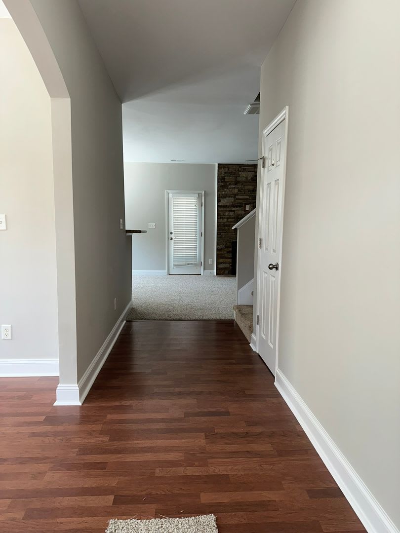 Large family home with fenced back yard in Satterfield Close to Cherry Point & New Bern – photo 4