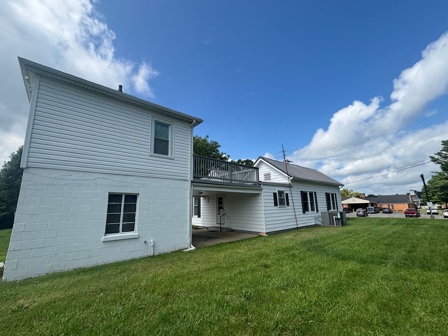 Your perfect 4-bed / 2-beth home in Elizabethton awaits! $2400 – photo 3
