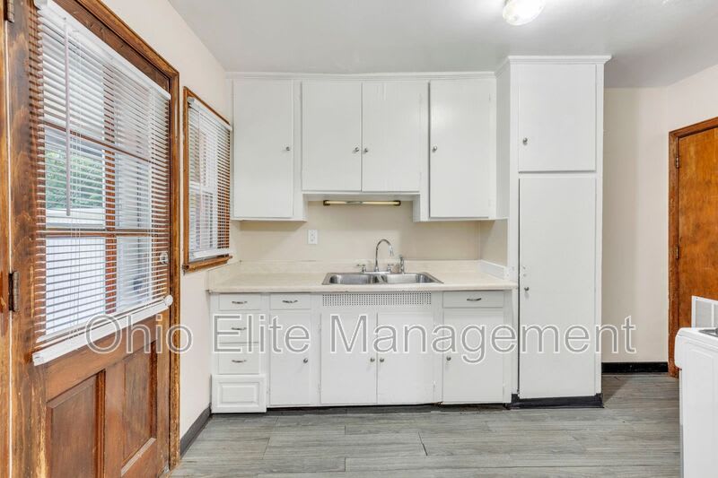 49 S Burgess Ave – photo 1