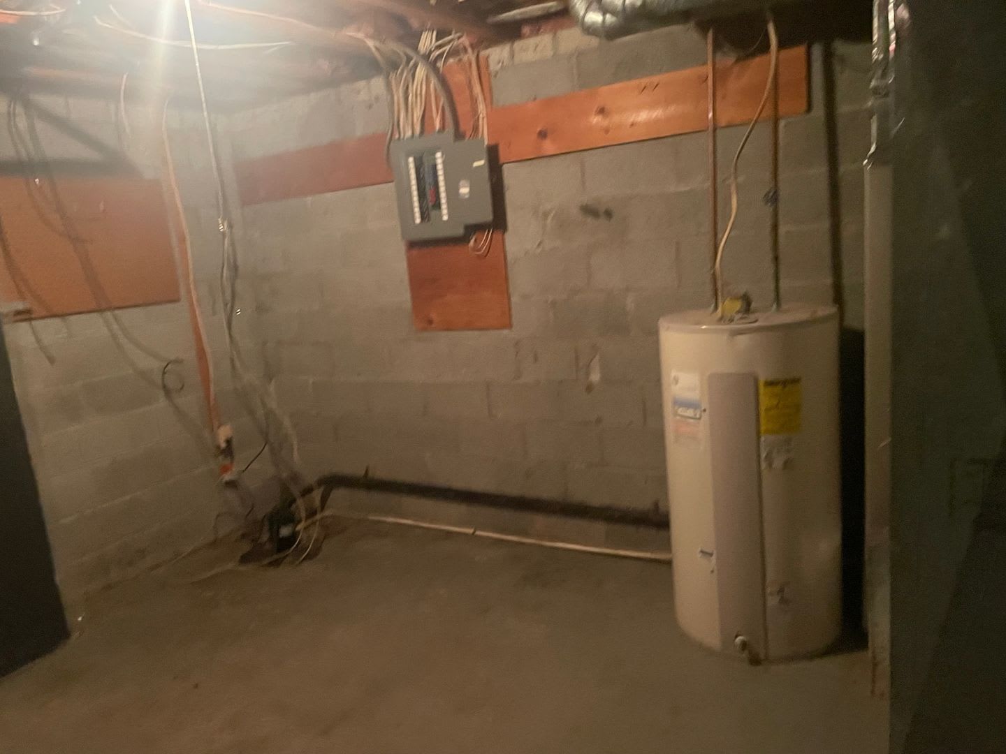 Charming 3BR House in Windsor Mill plus small bedroom in basement – photo 2