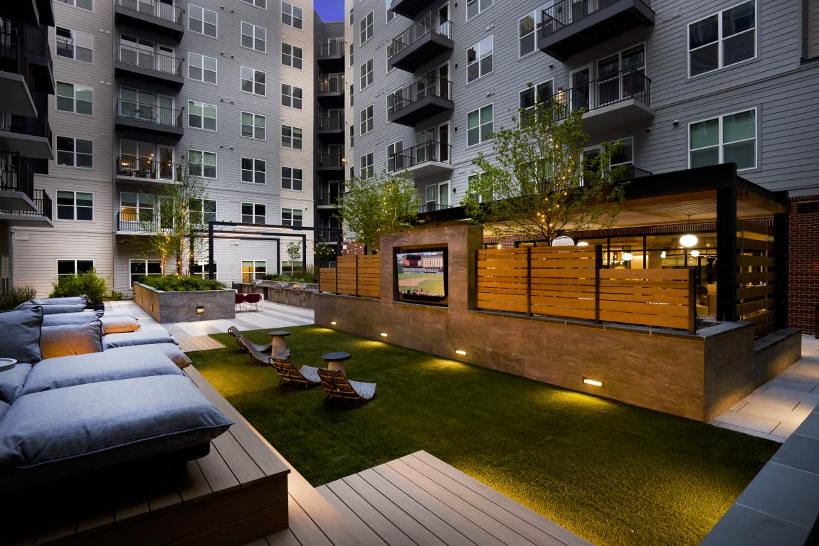 Sloan Clarendon – photo 2