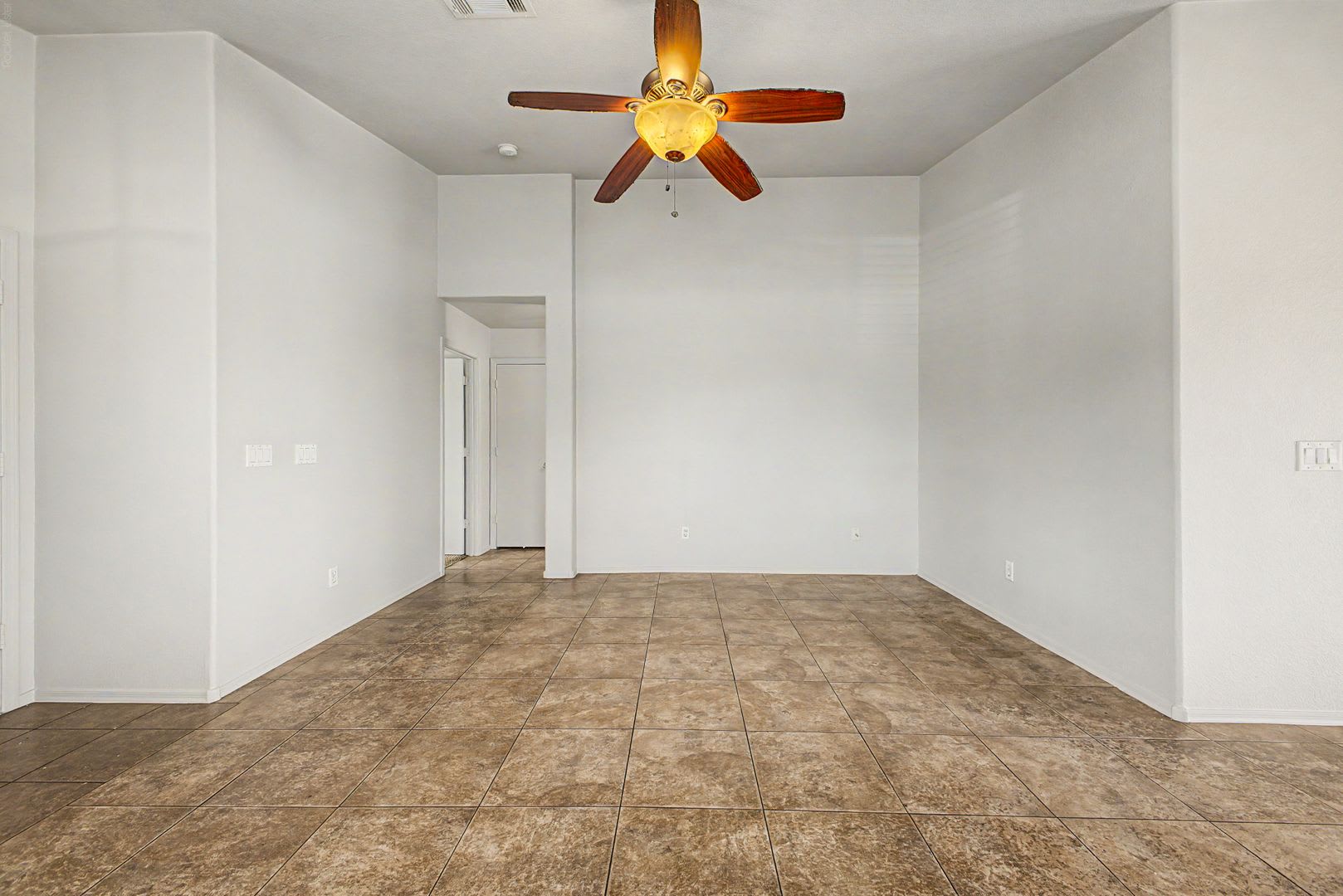 Spacious Three Bedroom, Two Bath Home in Westview Crossings Phoenix – photo 5
