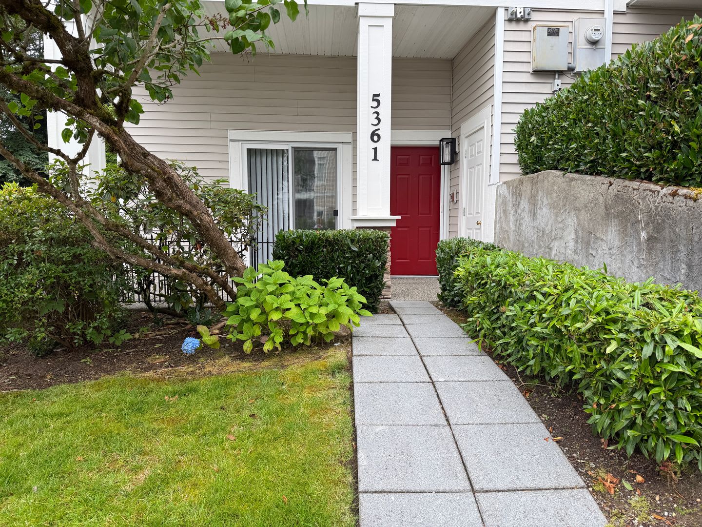 2Bd/2Ba Bellevue Condo – photo 1