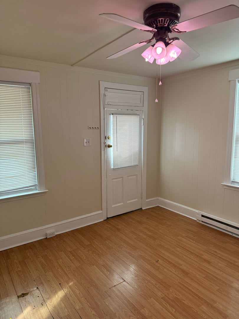 3 bedroom, 1 bath, 2 story half double house – photo 3