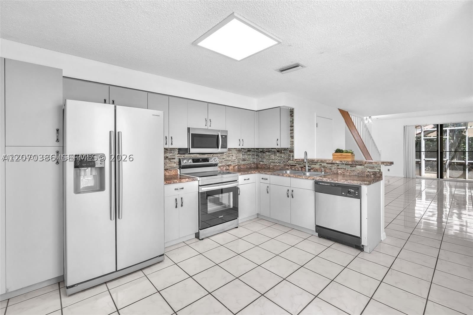 800 Sorrento Dr. – photo 2