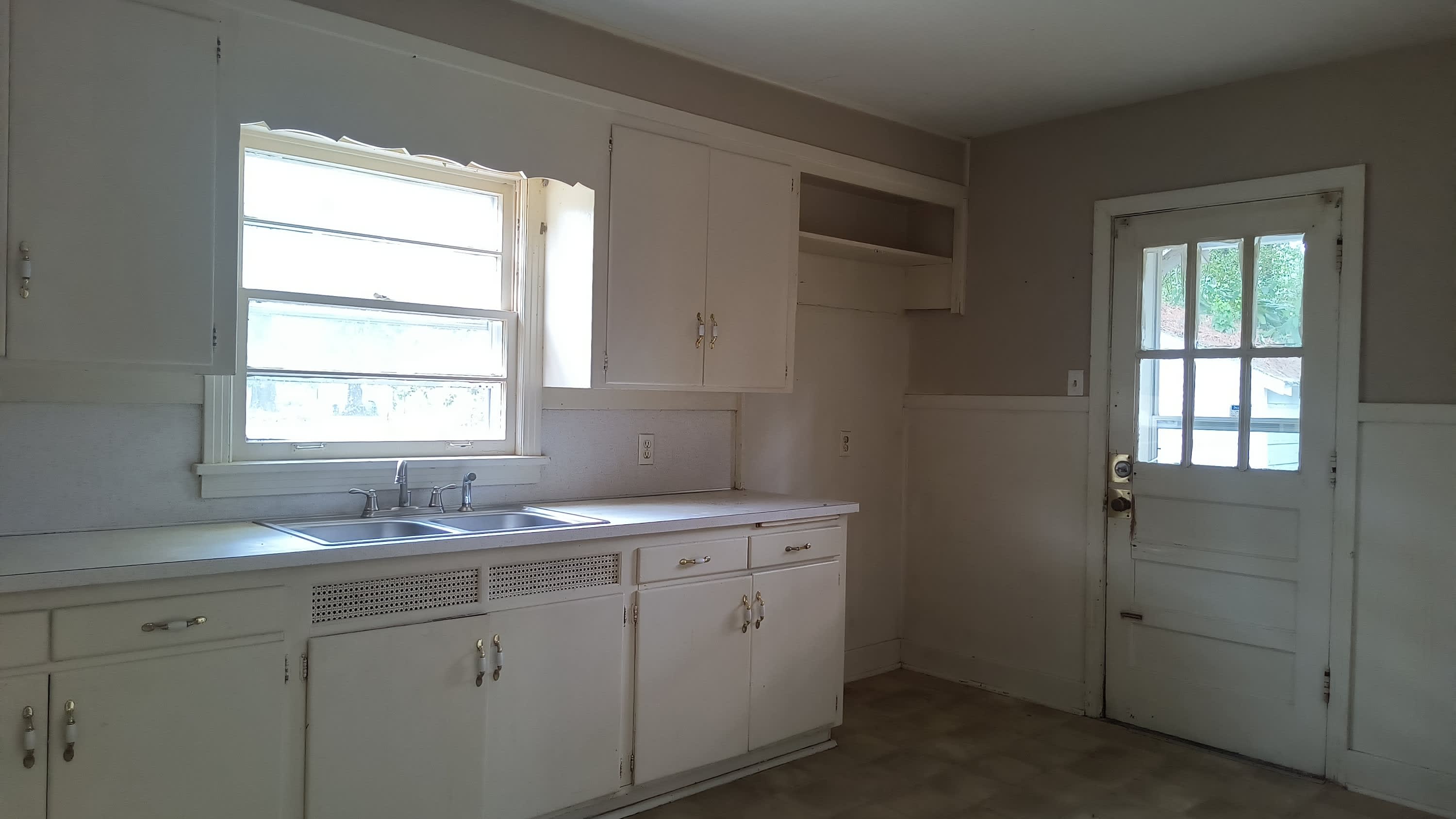 1605 West 31st Avenue – photo 2