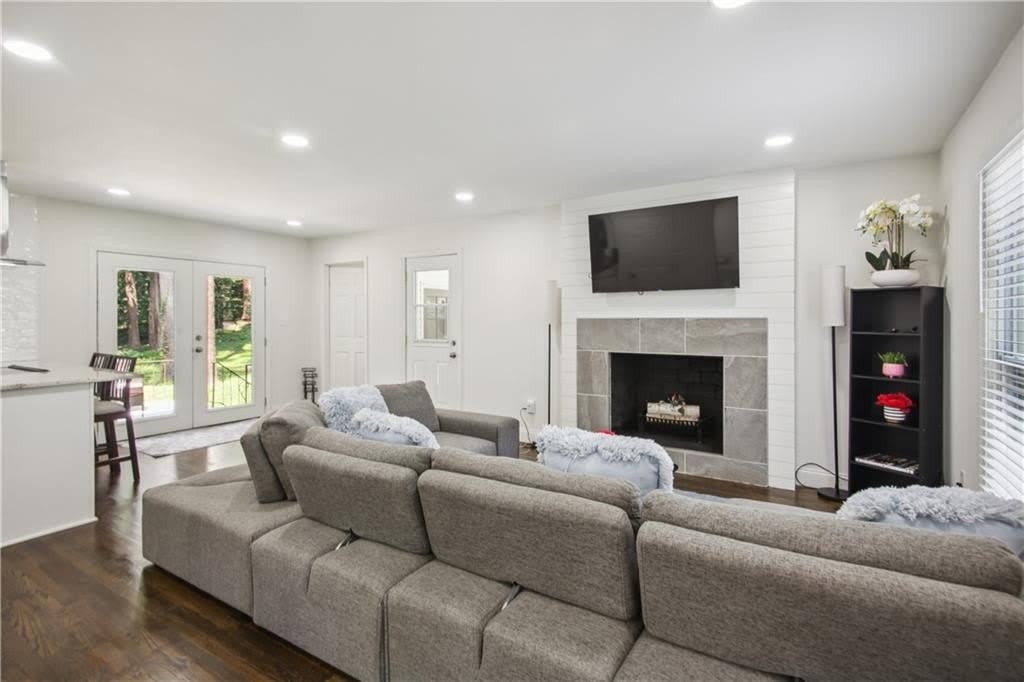 2832 Riderwood Drive – photo 2