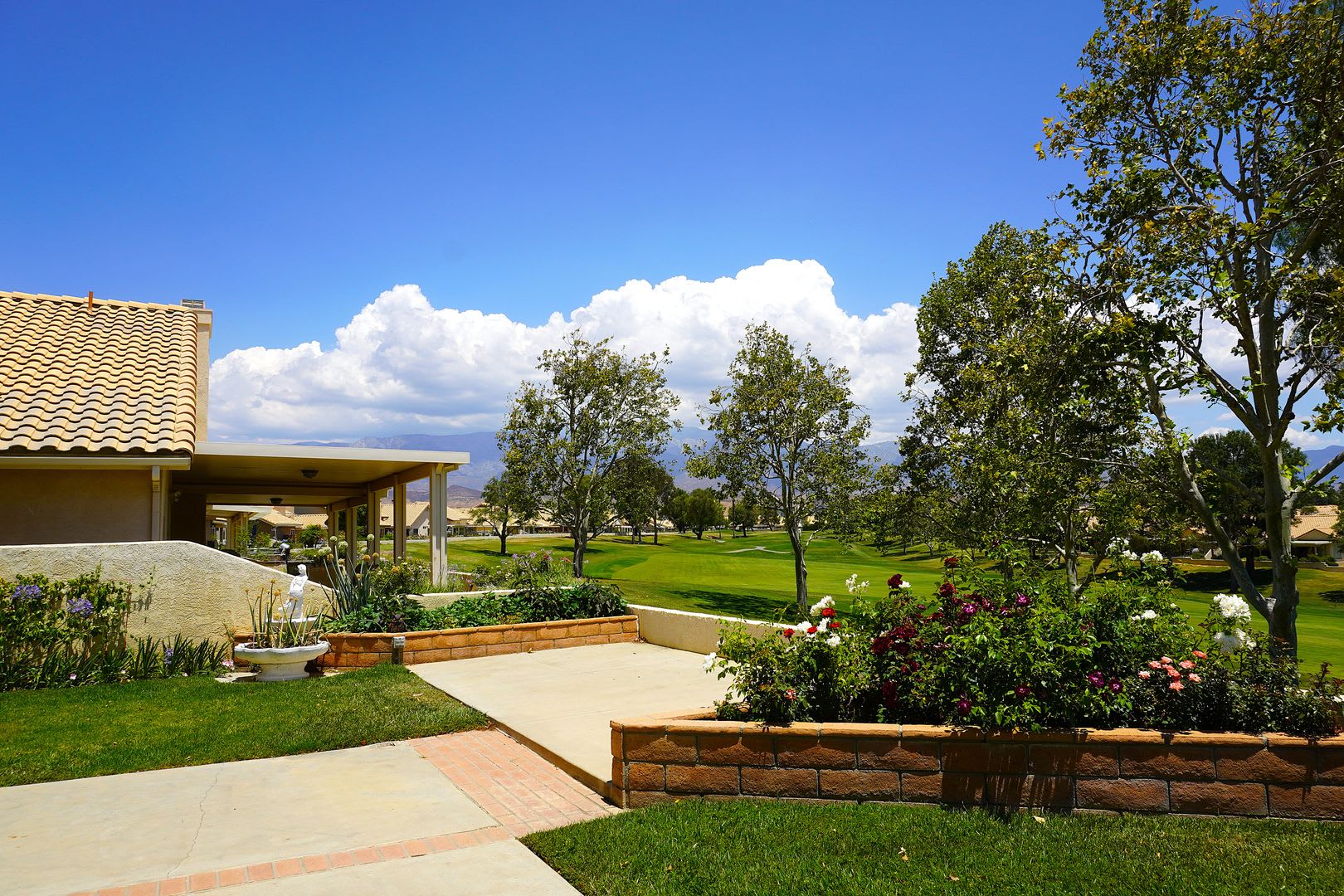 Sun Lakes 3 Bedroom Backs The Golf Course – photo 3