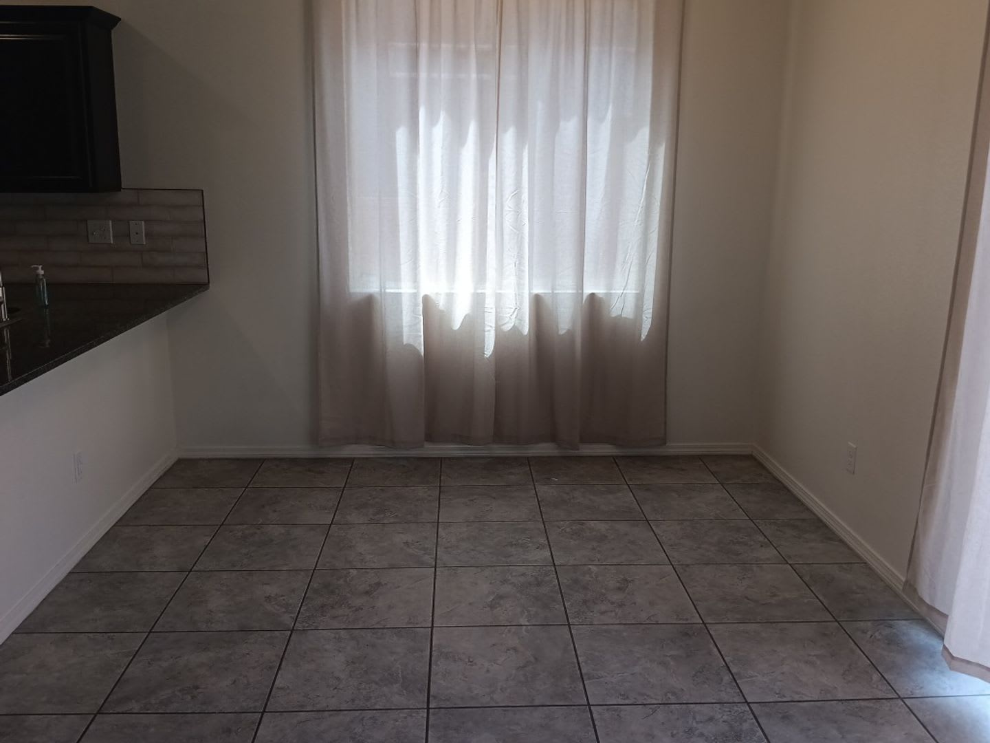 3 Bedroom, 2.5 Bathroom Home! Schedule a Showing! – photo 5