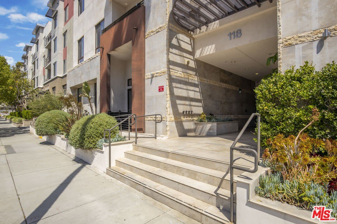 118 S Kenwood St – photo 2