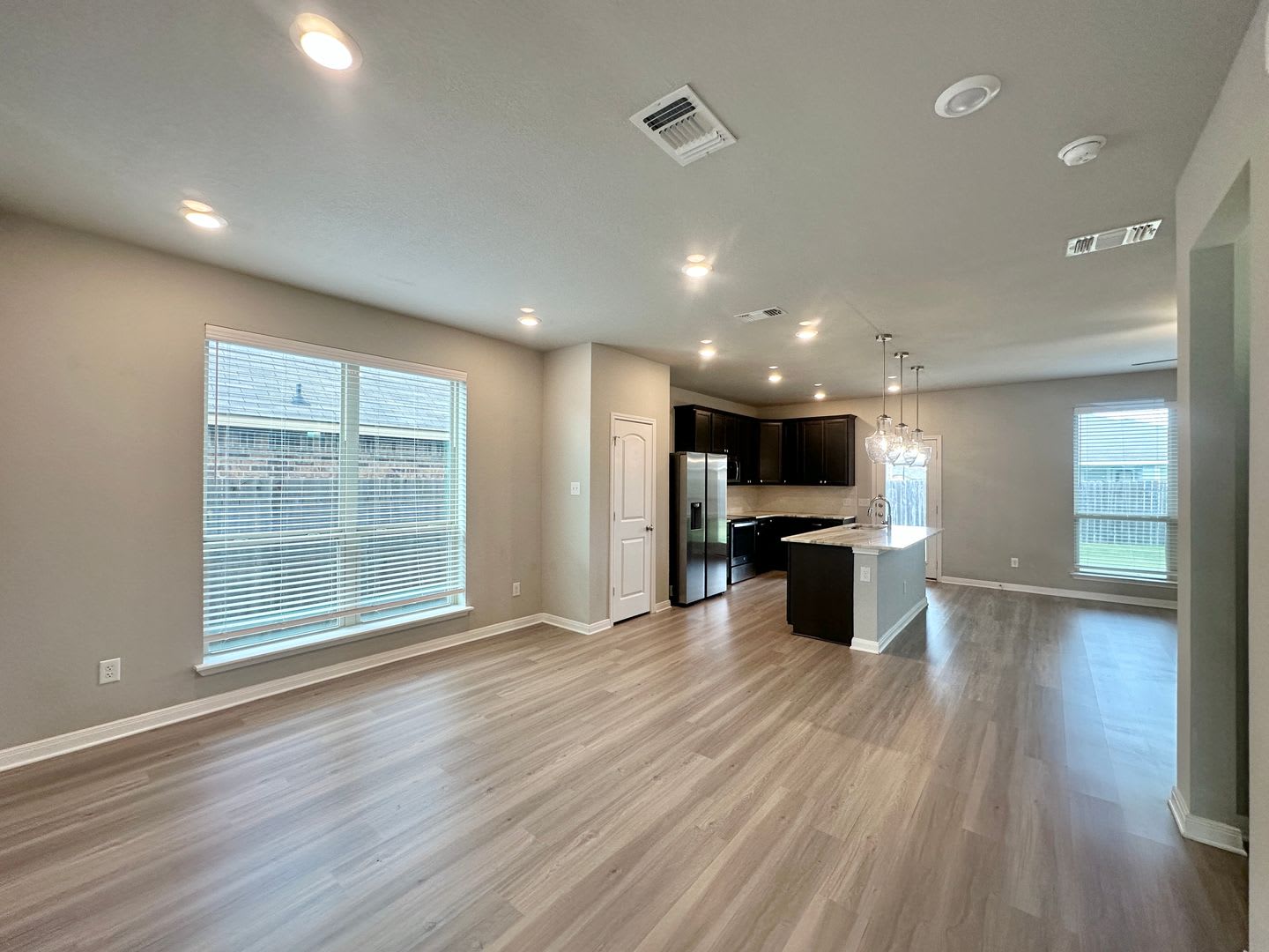 2 Weeks Free Rent! Small Pets Accepted! – photo 5