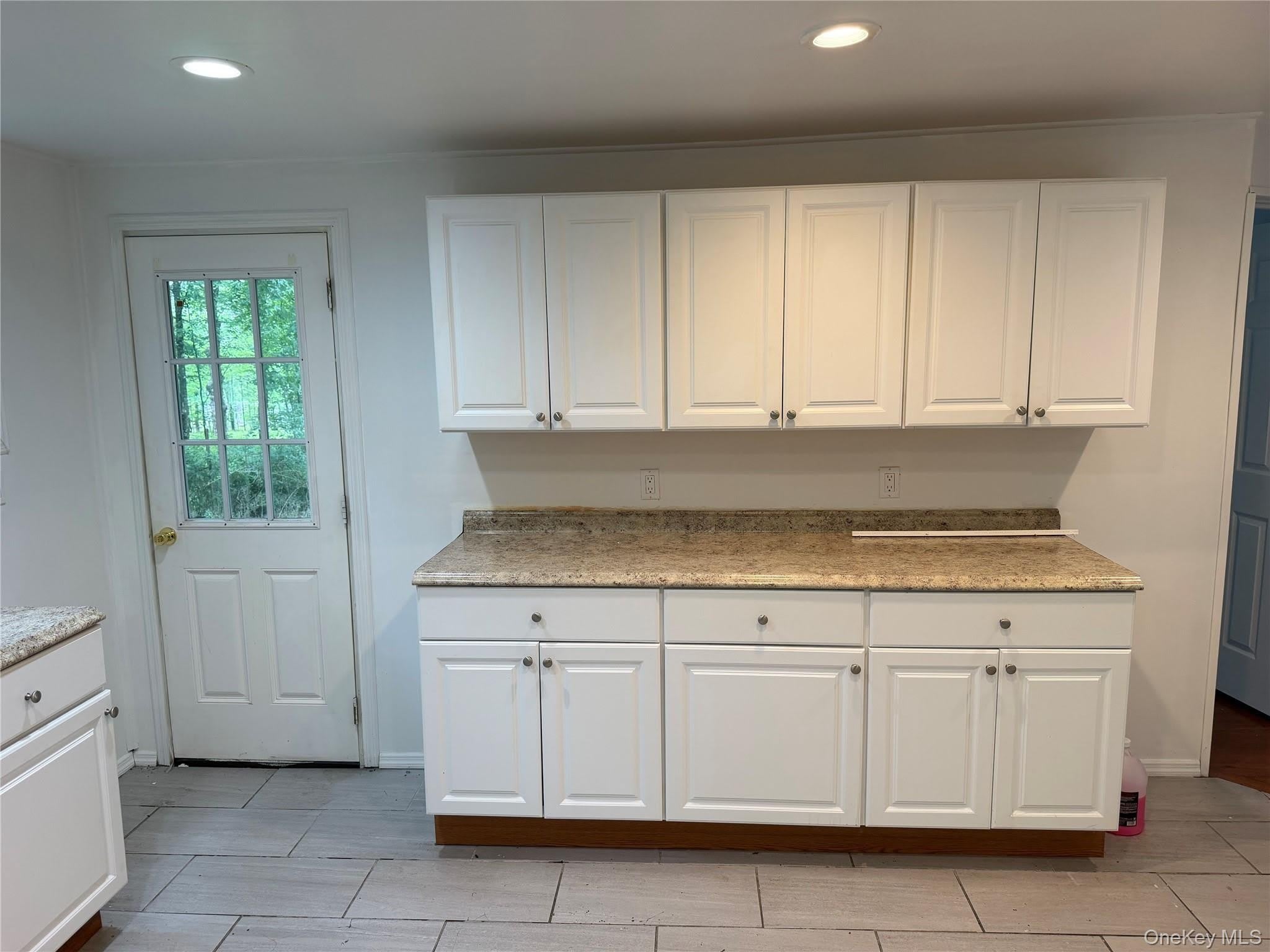 14 Maple Street E – photo 4