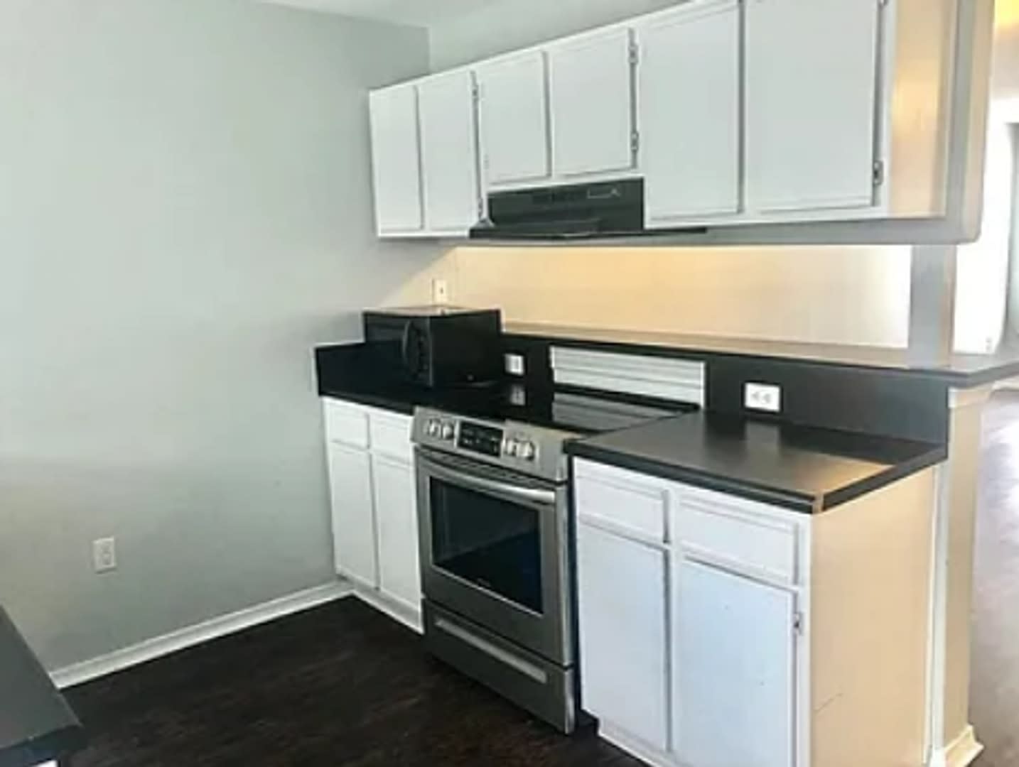2 Bed 2 5 Bath Townhouse Off Razorback Greenway – photo 4