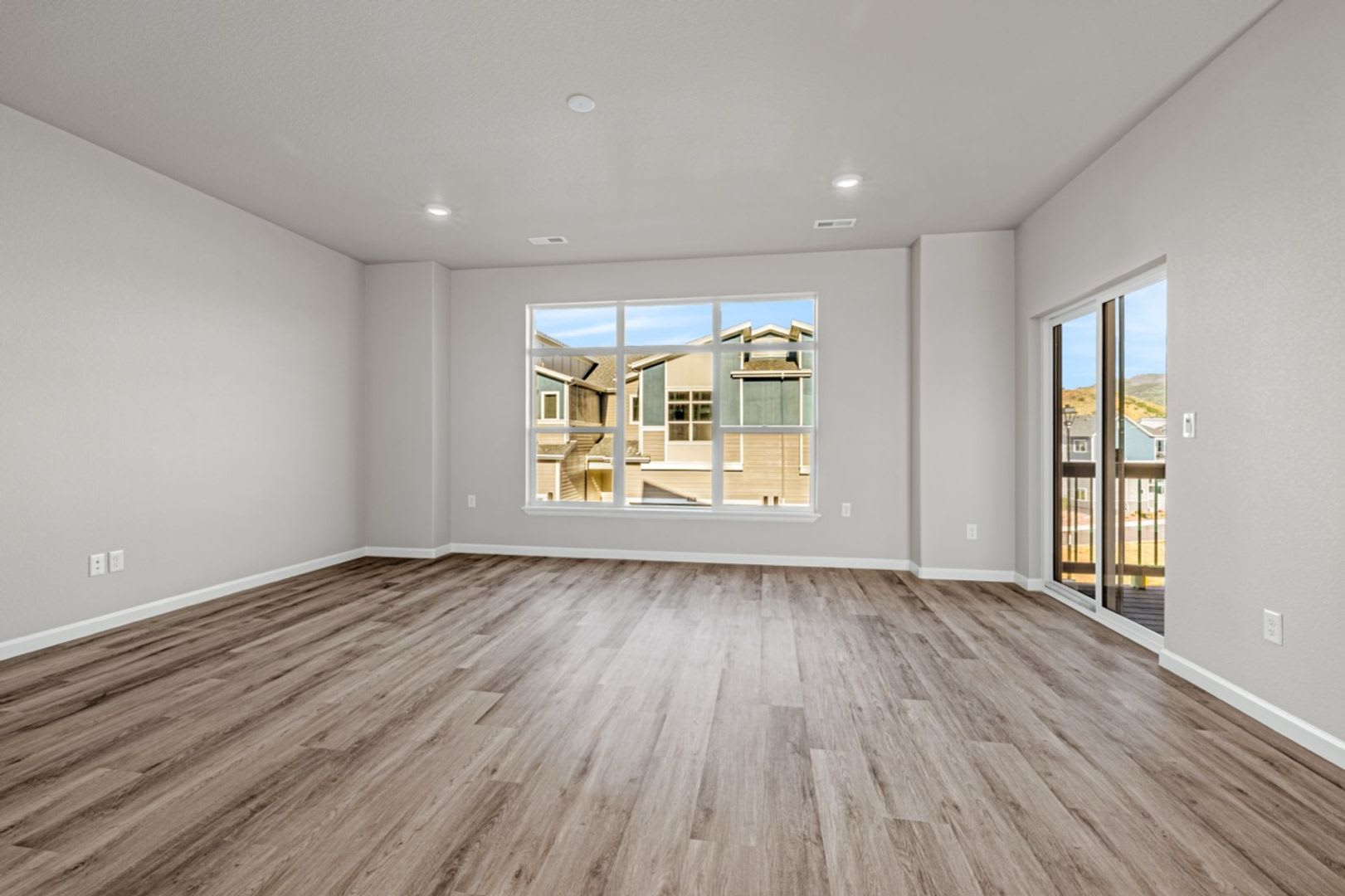 Luxury Townhome with Stunning Mountain Views – photo 5