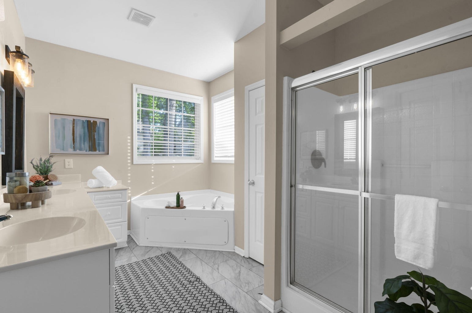 9406 Ayscough Road – photo 5