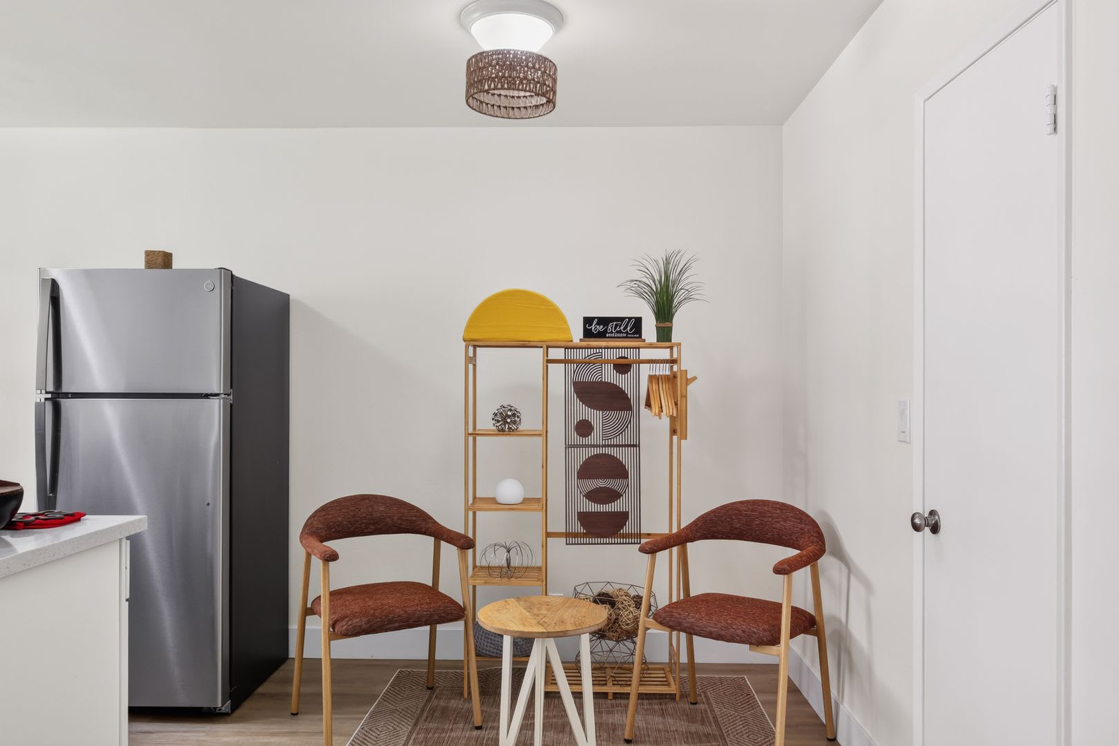 Charming 1 Bedroom Condo Just Blocks From The Beach – photo 3