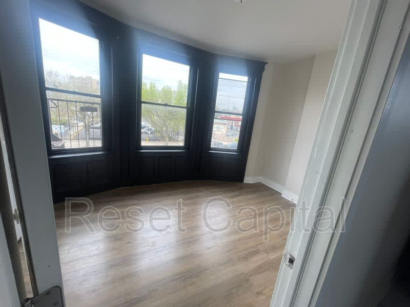 26 Elizabeth Ave – photo 3