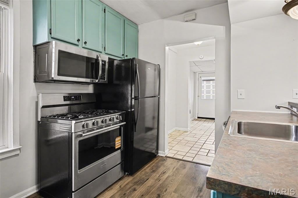 1725 Saint Catherine Street – photo 5