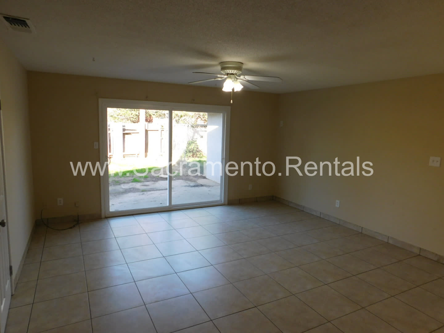 Updated 2bd/1ba Lincoln Village Duplex with Garage – photo 2