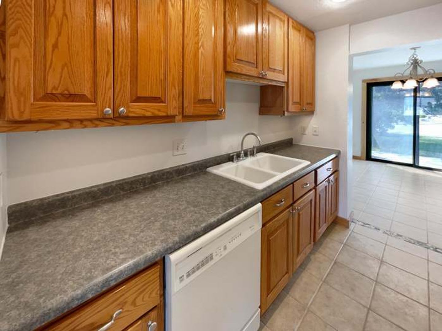 3 Bed Shoreview Townhome – photo 4