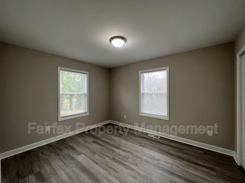 2311 Owen St – photo 4