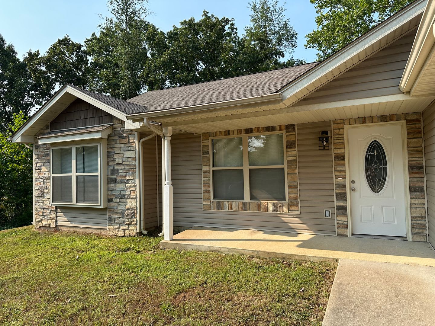 4 Bed 2 Bath For Rent In Waynesville – photo 2