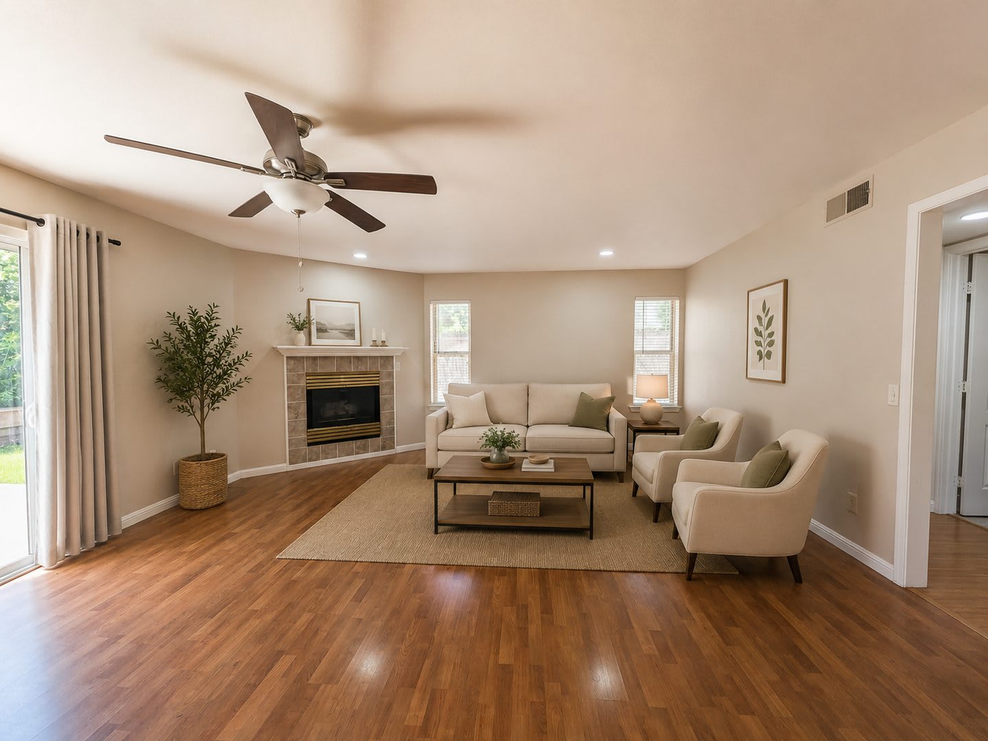 Convenient & Modern 3-BR/2.5-BA Home in Northwest Fresno – photo 2